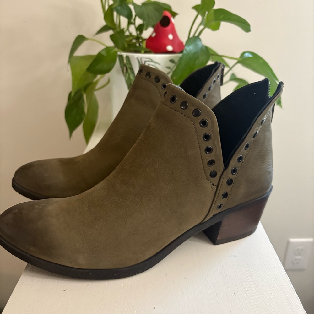 Bueno boot New in Box! women’s EU 40. Cora Ankle boot